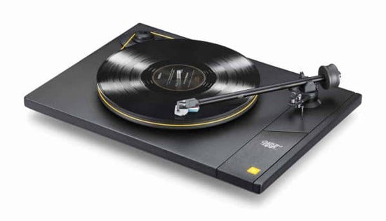 MoFi Electronics StudioDeck + Turntable with Studiotracker Front Side